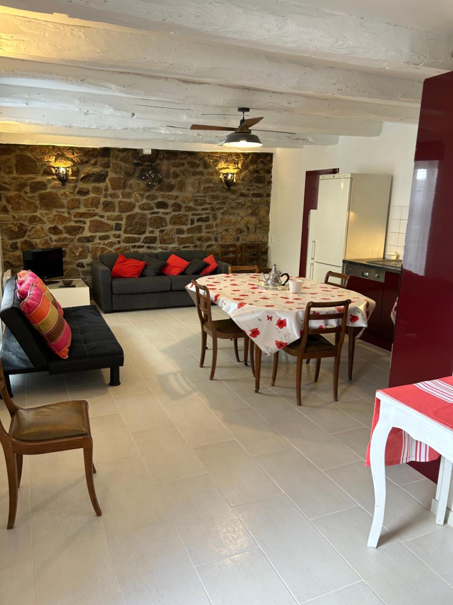 Gite Independant En Duplex Proche Mer Cote De Granit Rose Pleubian Exterior photo